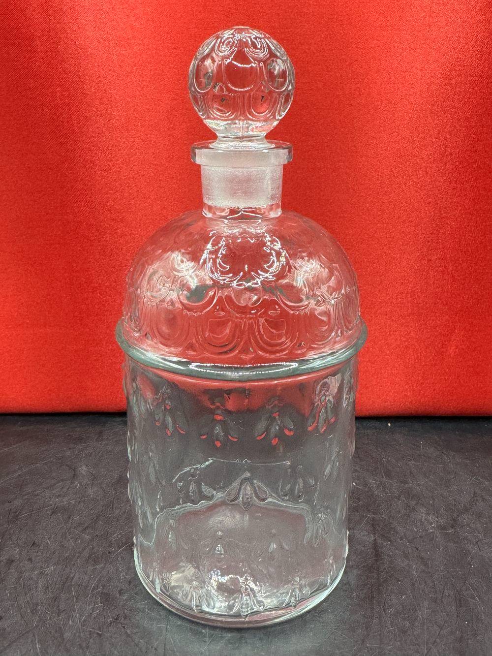 Ancien Magnifique flacon - 2 (et son bouchon) en verre moulé d'eau de Cologne impériale de l’impératrice Eugénie - Modèle “aux Abeilles” de Guerlain - Mi 20ème - Made in France - Décoration - Vintage – Image 5