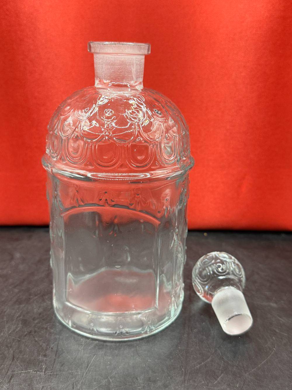 Ancien Magnifique flacon - 2 (et son bouchon) en verre moulé d'eau de Cologne impériale de l’impératrice Eugénie - Modèle “aux Abeilles” de Guerlain - Mi 20ème - Made in France - Décoration - Vintage – Image 7