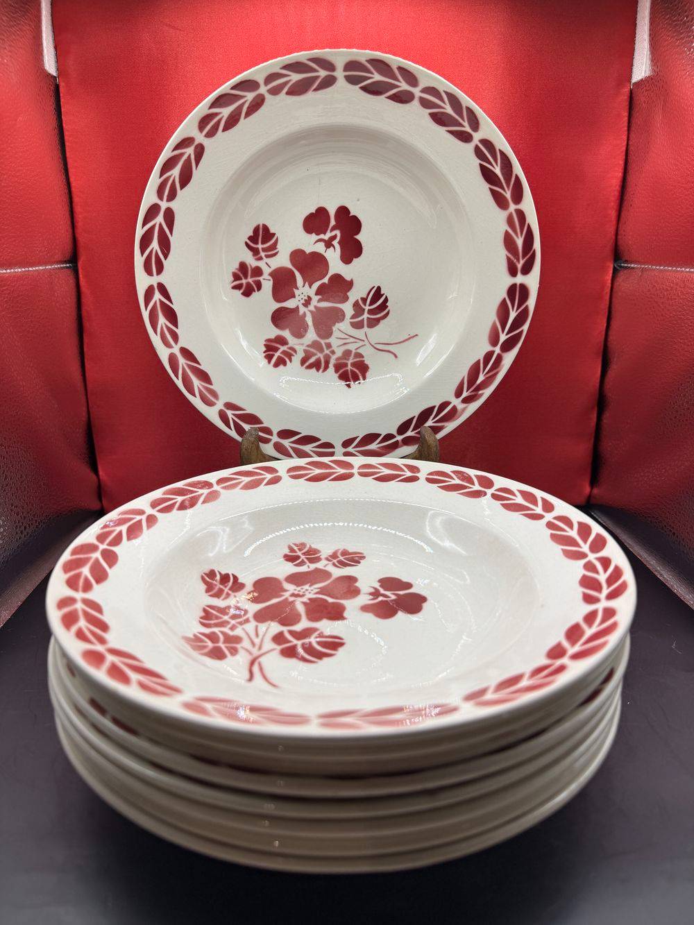 Lot/Ensemble du 19ème de 9 assiettes creuses - Décor de fleurs et feuillages rouges épousant la forme circulaire de l'assiette - Collection - Décoration – Image 2