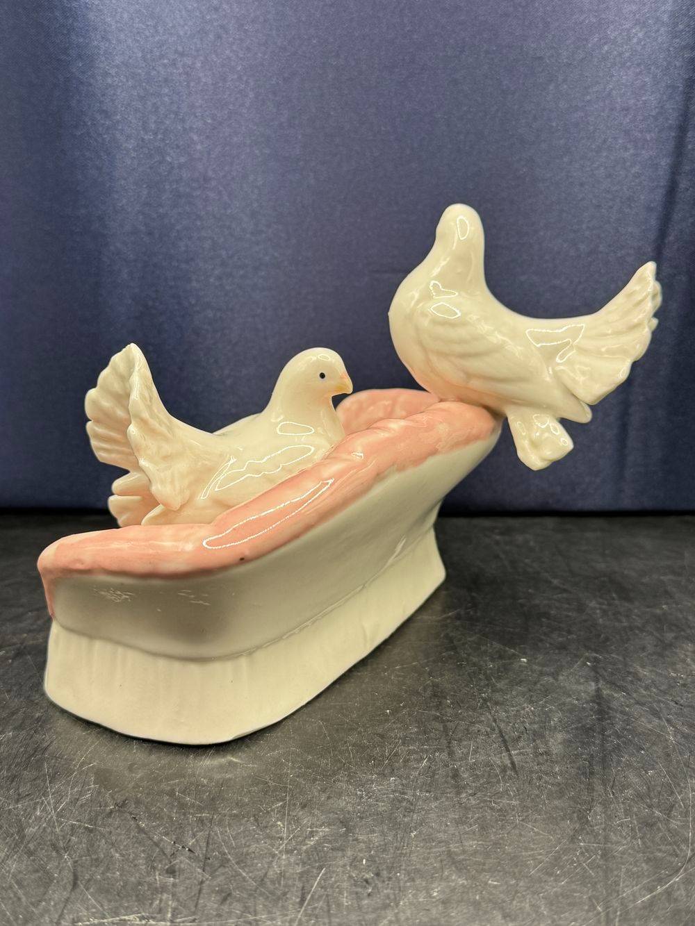 Charmant ensemble décoratif en faïence " Deux colombes sur un sofa " - Estampillé - Fait main - Made in Spain - Collection - Décoration – Image 4