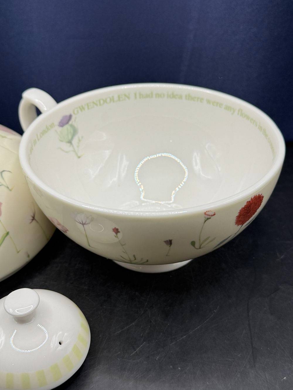 Charmant Tasse/théière Portmeirion "Up the Garden Path" - Ensemble de trois pièces fabriqué en Angleterre - Décor floral - Estampillé - Collection - Décoration – Image 5