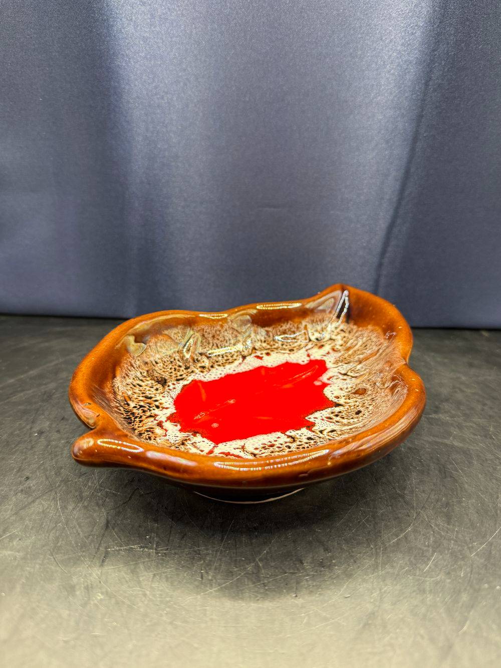Ancien vide-poche coupelle cendrier feuille d'automne en céramique de Vallauris - Signé - Marron et rouge - Collection - Décoration - Vintage – Image 3