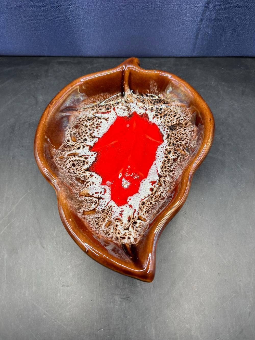 Ancien vide-poche coupelle cendrier feuille d'automne en céramique de Vallauris - Signé - Marron et rouge - Collection - Décoration - Vintage – Image 5