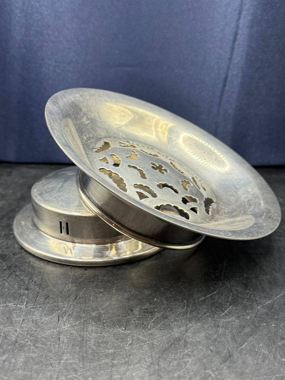 Rare ancien beurrier Coquillor des années 60 - Ajouré et en métal argenté - Poinçons et estampillé - Collection - Décoration - Vintage - France – Image 7