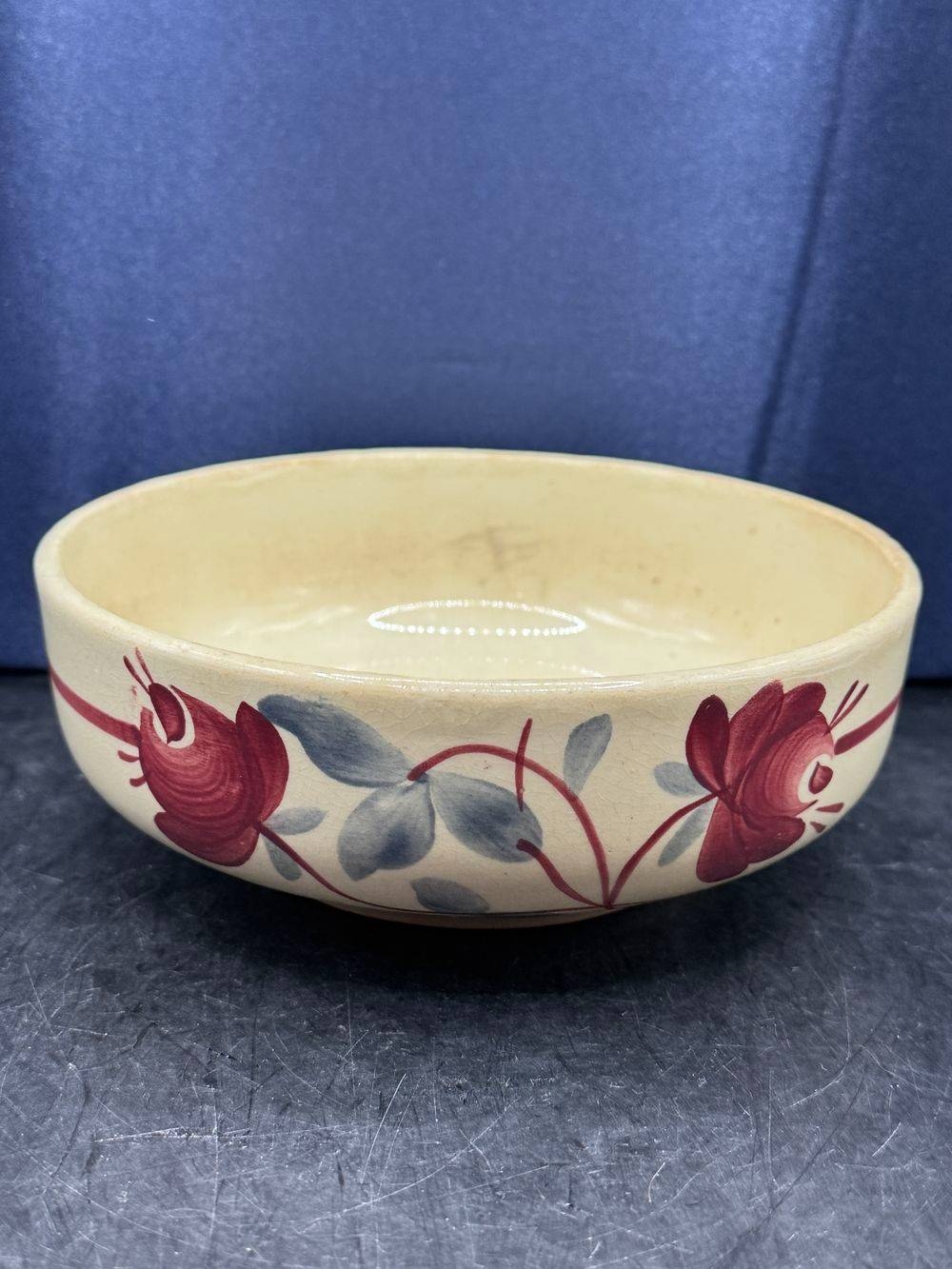 Charmant bol/Plat rond 19ème en Porcelaine opaque de Gien - Décor floral peints à la main - Estampillé et numéroté - Modèle Calais - Collection - Décoration – Image 2