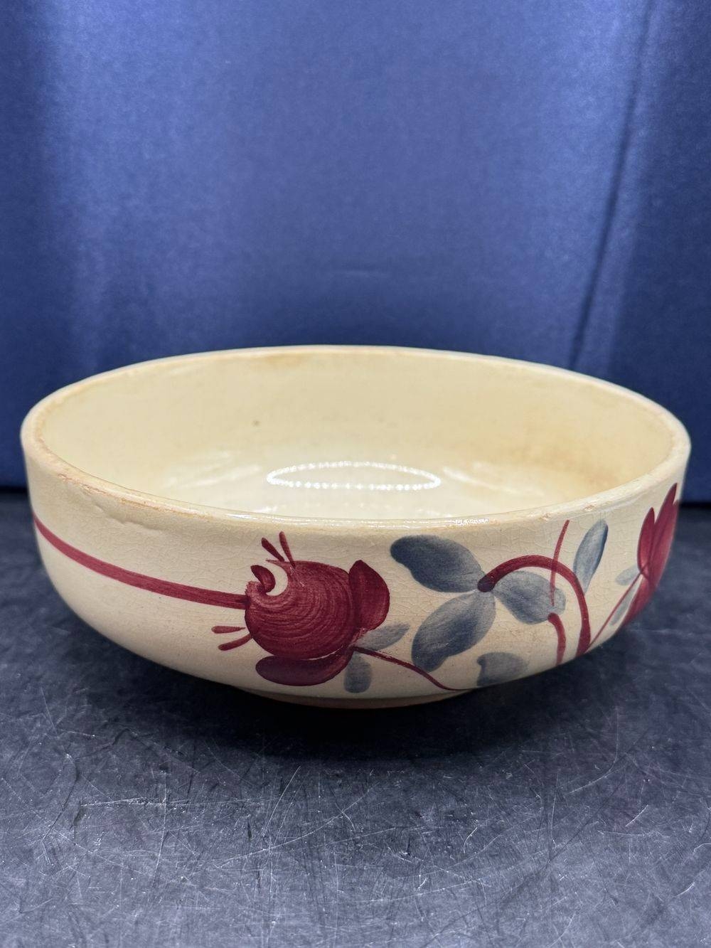 Charmant bol/Plat rond 19ème en Porcelaine opaque de Gien - Décor floral peints à la main - Estampillé et numéroté - Modèle Calais - Collection - Décoration – Image 4