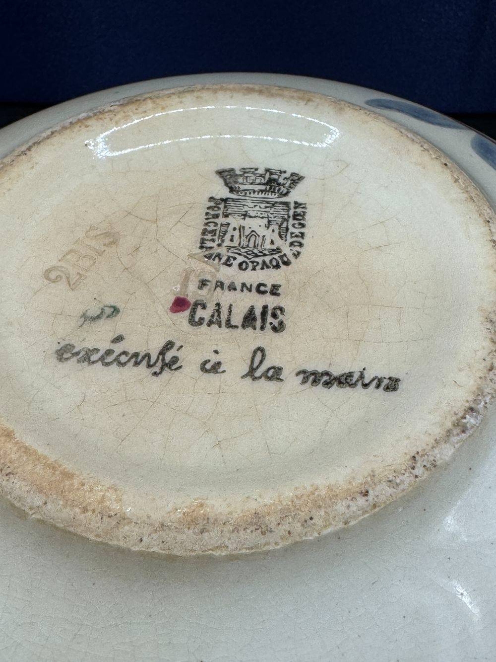 Charmant bol/Plat rond 19ème en Porcelaine opaque de Gien - Décor floral peints à la main - Estampillé et numéroté - Modèle Calais - Collection - Décoration – Image 7