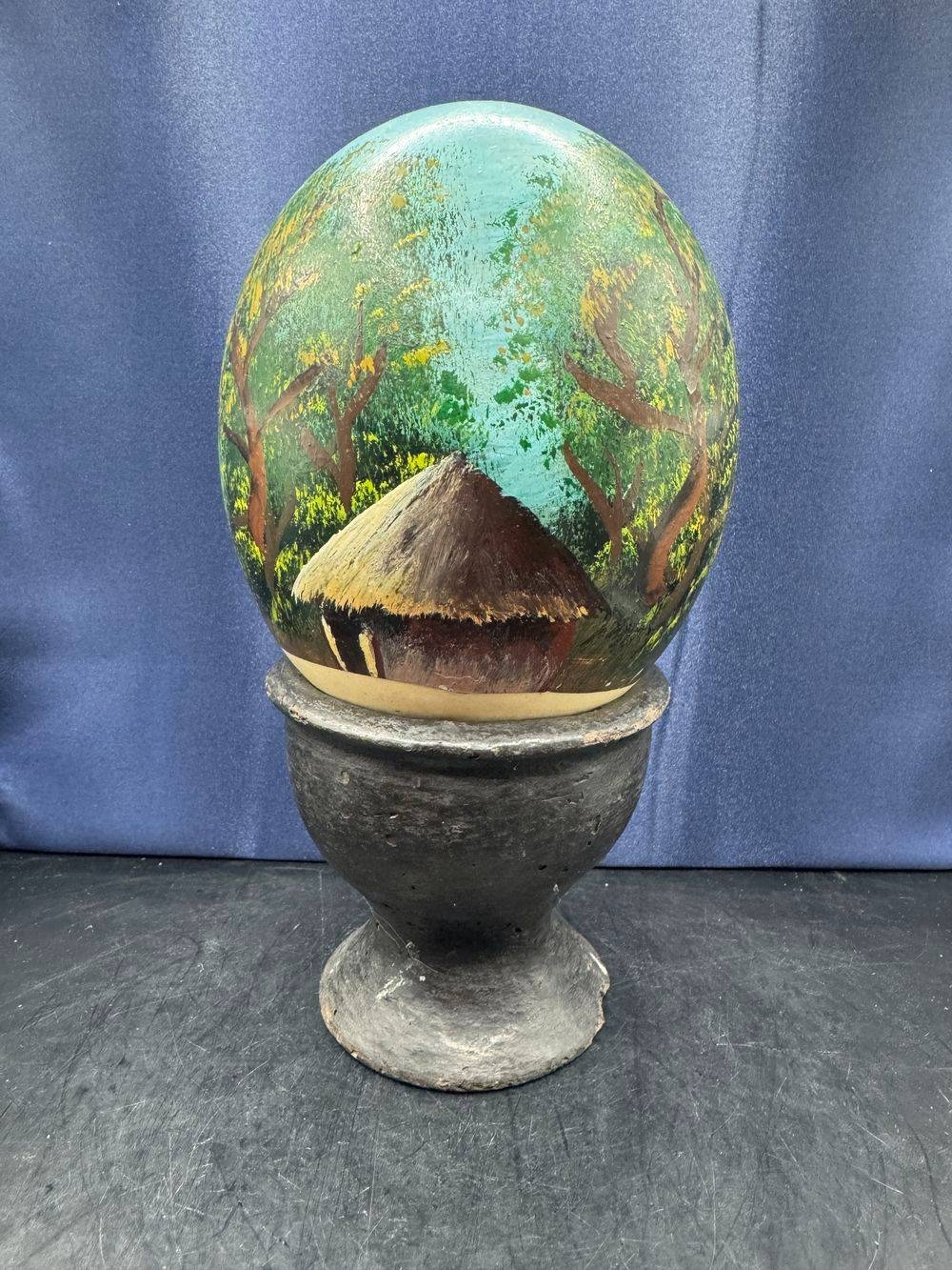 Joli Œuf d'autruche naturel sur socle et peint à la main - Décor Africain - Curiosité - Collection - Décoration – Image 3