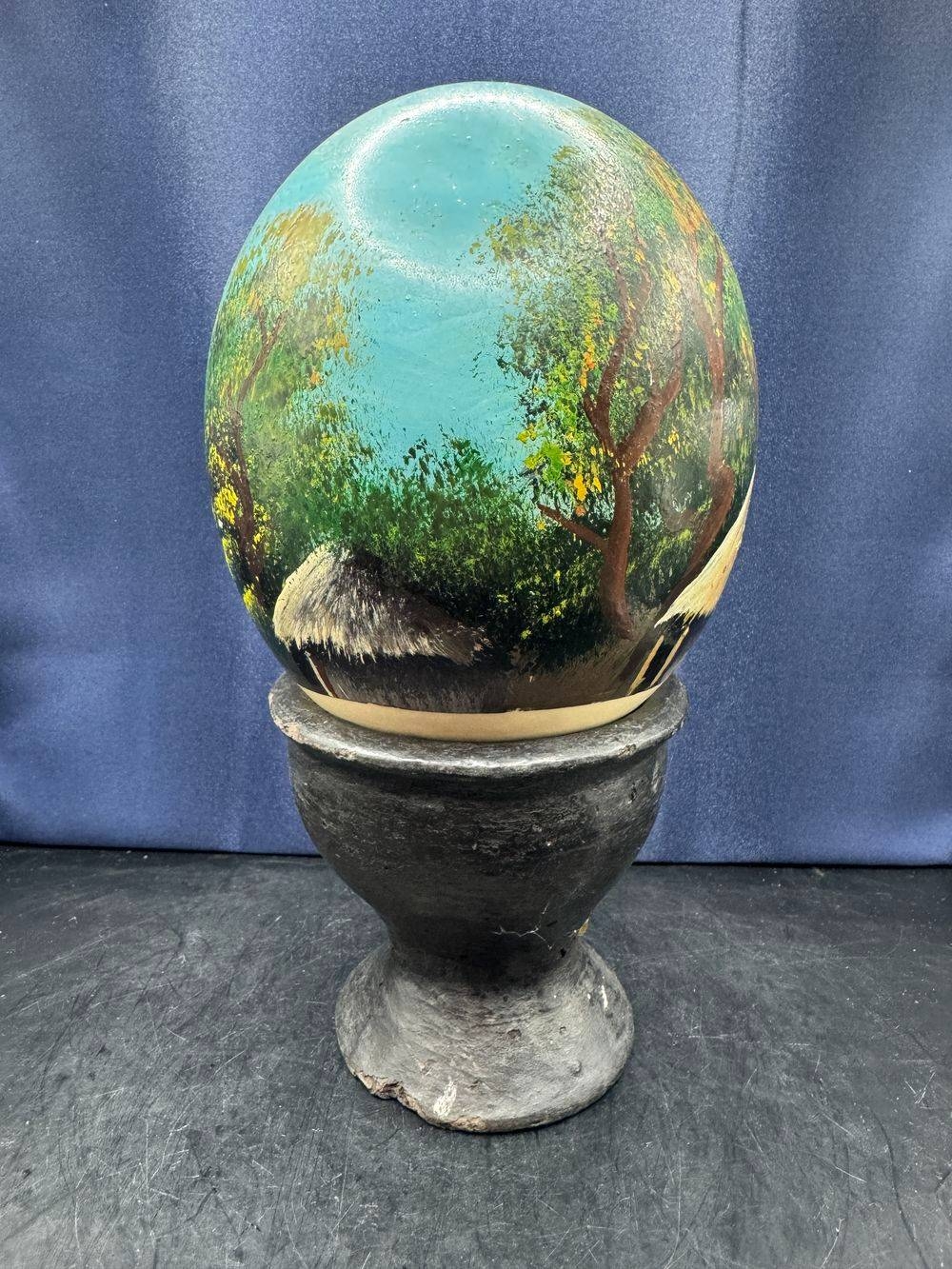 Joli Œuf d'autruche naturel sur socle et peint à la main - Décor Africain - Curiosité - Collection - Décoration – Image 5