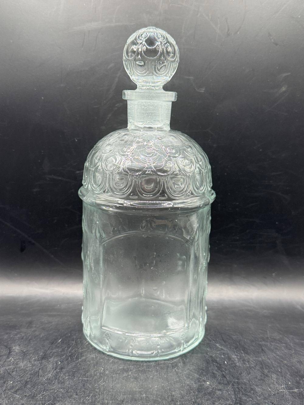 Ancien Magnifique flacon - 2 (et son bouchon) en verre moulé d'eau de Cologne impériale de l’impératrice Eugénie - Modèle “aux Abeilles” de Guerlain - Mi 20ème - Made in France - Décoration - Vintage – Image 9