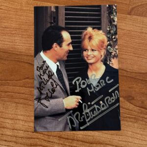 Dédicace - Autographe - Rare photo signée aux feutres noir et gris par Brigitte Bardot et Michel Piccoli - Format 10x15 - Collection