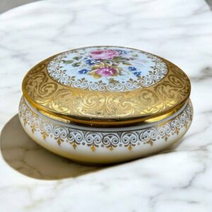 Ancienne boîte à bijoux / bonbonnière en porcelaine de Limoges (2) - Décor floral - Or “rehaussé main” - Décoration - Collection