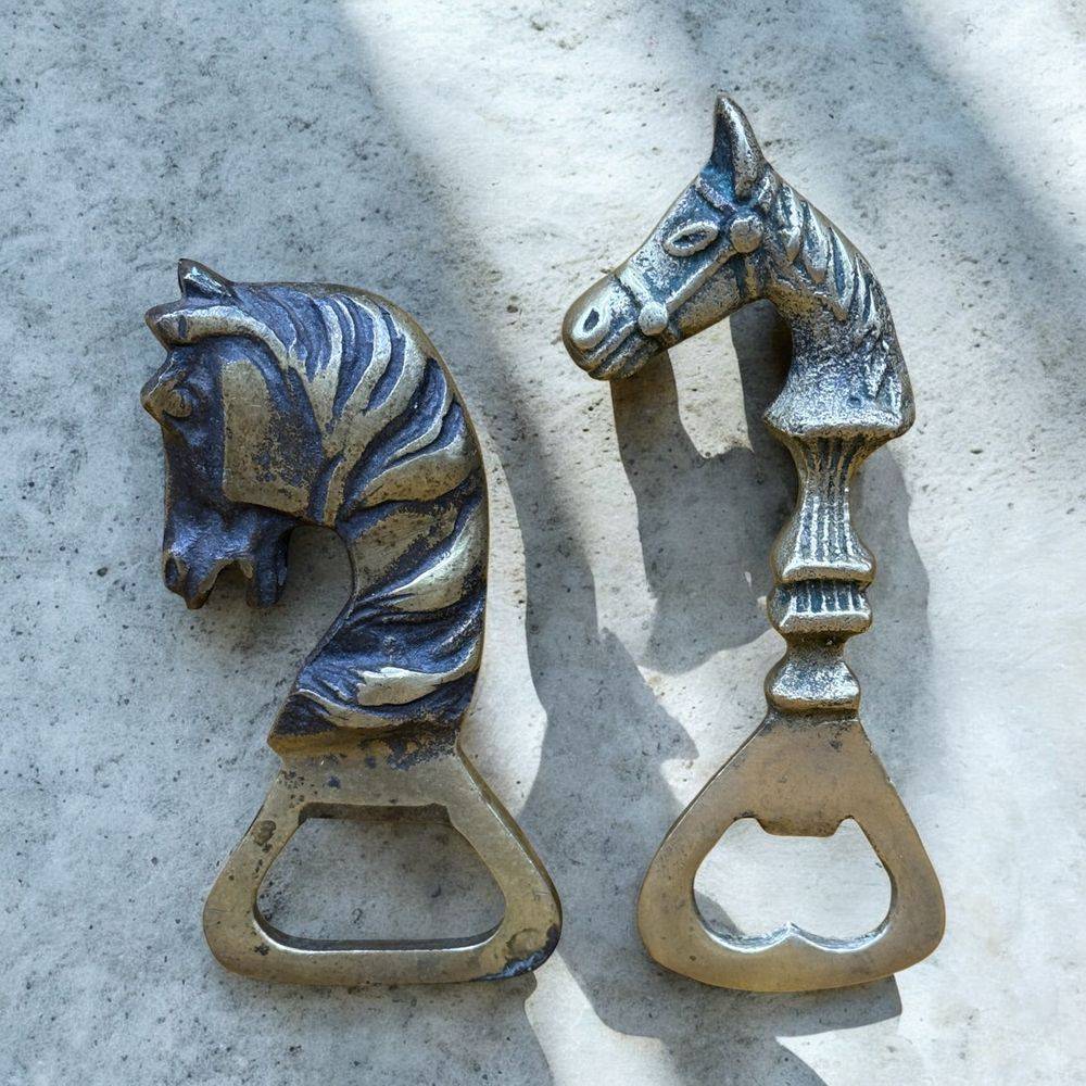Ensemble/lot de deux décapsuleurs décoratifs " Têtes de cheval " en laiton - Décoration - Collection