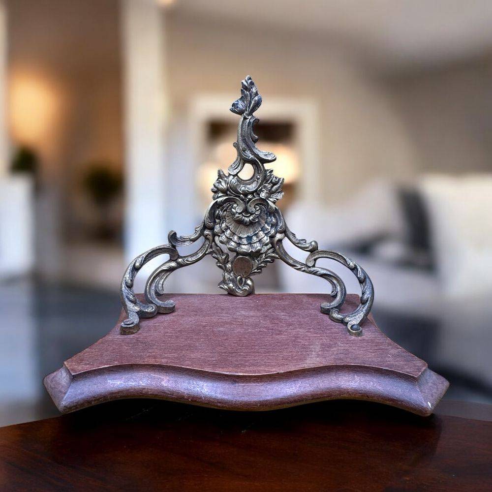 Ancienne étagère - Socle en bois - décor en bronze - Décoration - Collection