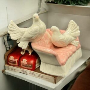 Charmant ensemble décoratif en faïence " Deux colombes sur un sofa " - Fait main - Made in Spain - Collection - Décoration