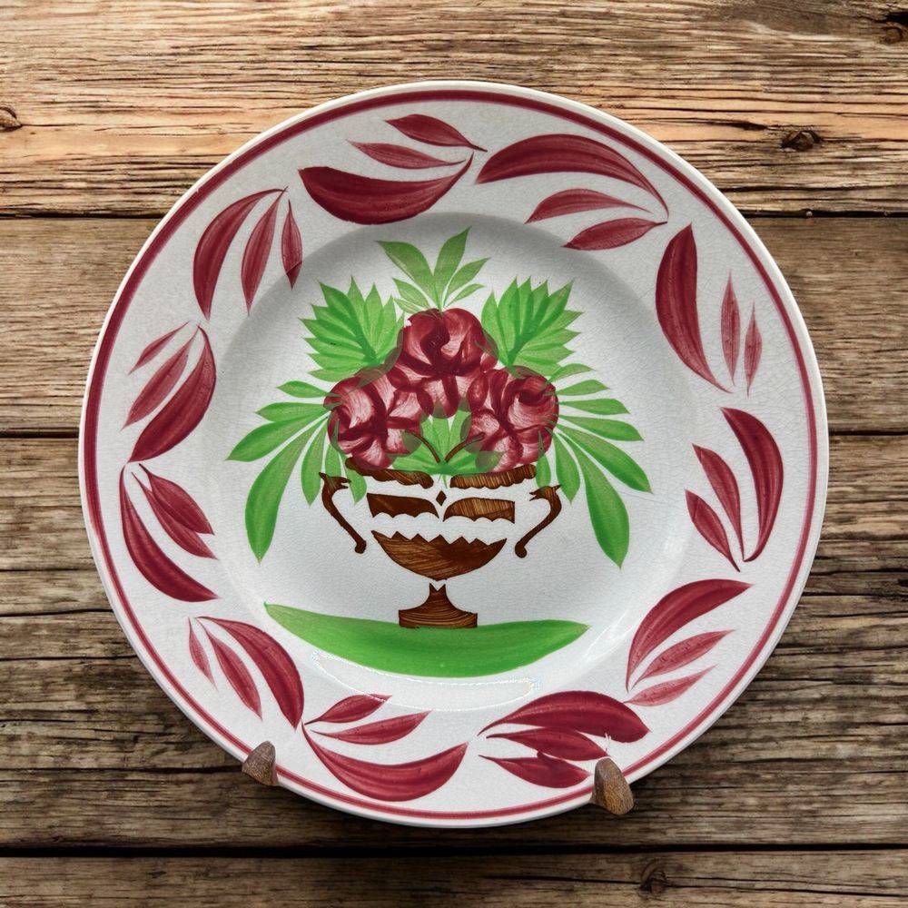 Belle assiette 19ème en faïence blanche de Sarreguemines - Décor floral et frise peints à la main - Estampillée - Collection - Décoration