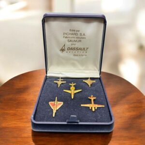 Ancien coffret de 5 pin's Dassault Aviation édité par Pichard S.A fabricants/bijoutier à Saumur - Rafale entre autres - Dorés à l'or fin - Décoration - Collection - Vintage