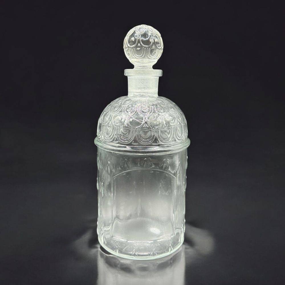 Ancien Magnifique flacon en verre moulé d'eau de Cologne impériale de l’impératrice Eugénie - Modèle “aux Abeilles” de Guerlain - Mi 20ème - Made in France - Décoration - Vintage