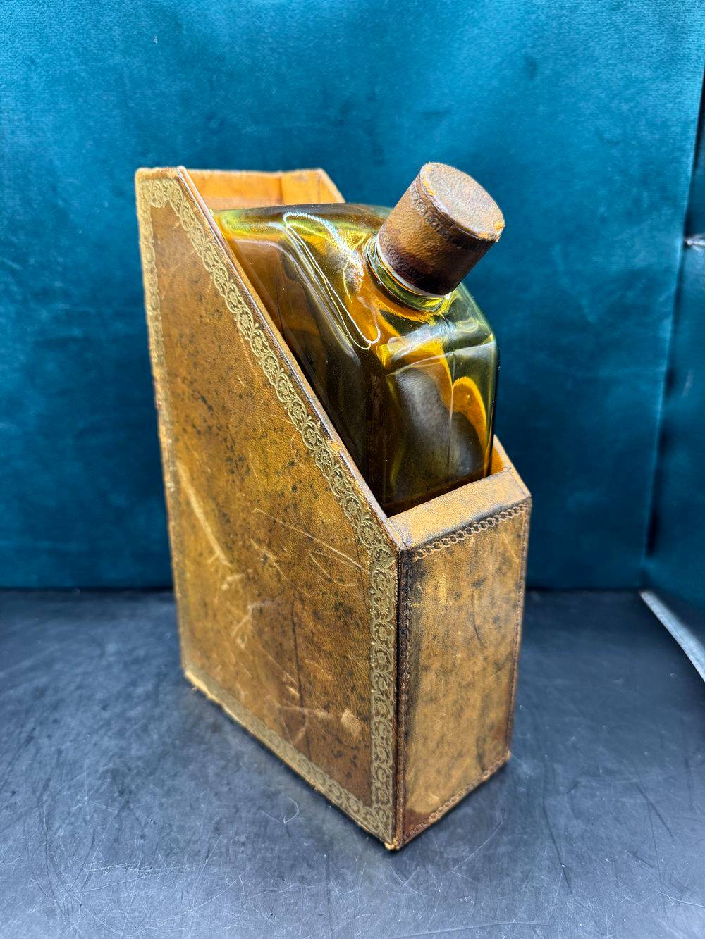 Anciens faux livres - Trompe l'œil avec flasque cachée en verre fumé et bouchon en cuir - Bouteille whisky - Histoire d'Ecosse - Des années 60 - Collection - Décoration - Vintage – Image 4