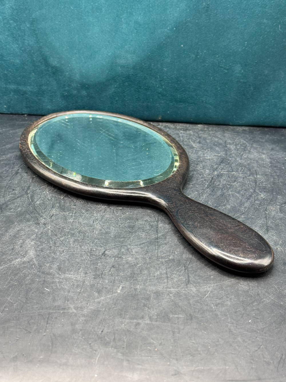 Ancien beau miroir à main - Ovale - En bois d'ébène datant de la fin 19ème - Style Victorien - Initiales en argent - Collection - Décoration – Image 4