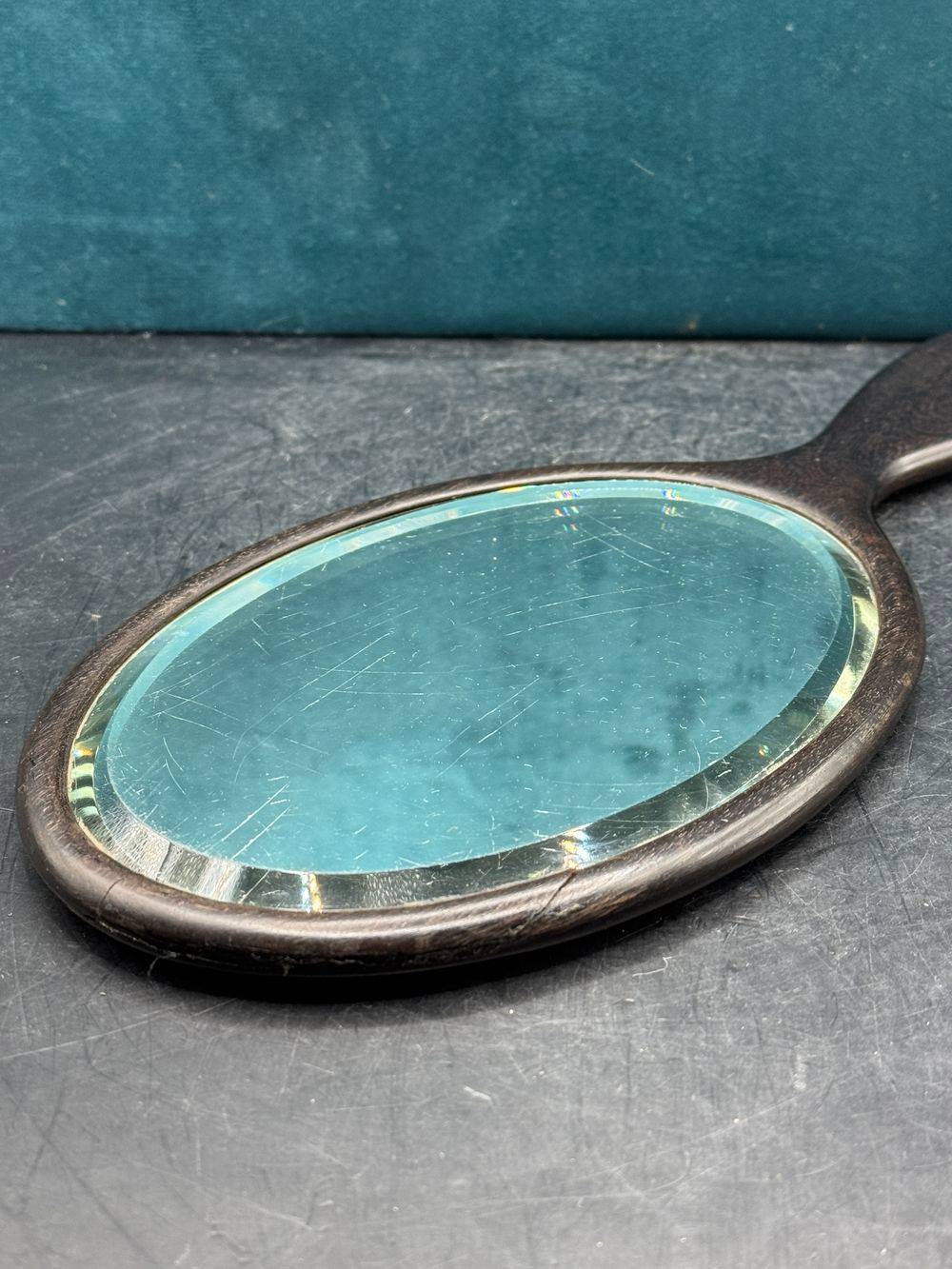 Ancien beau miroir à main - Ovale - En bois d'ébène datant de la fin 19ème - Style Victorien - Initiales en argent - Collection - Décoration – Image 5