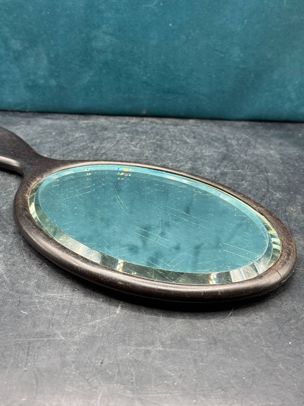 Ancien beau miroir à main - Ovale - En bois d'ébène datant de la fin 19ème - Style Victorien - Initiales en argent - Collection - Décoration – Image 6
