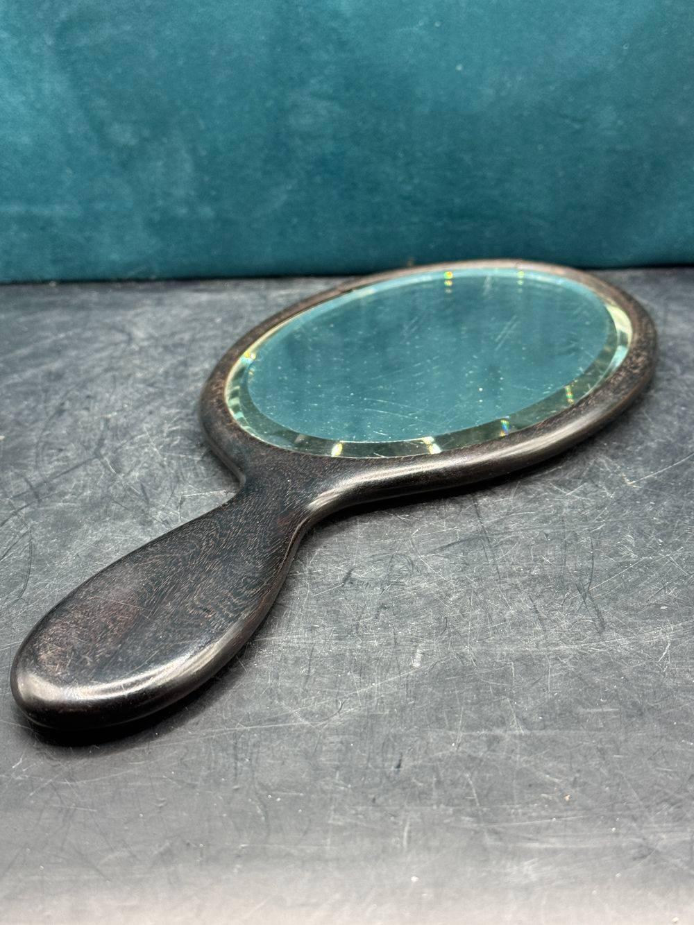 Ancien beau miroir à main - Ovale - En bois d'ébène datant de la fin 19ème - Style Victorien - Initiales en argent - Collection - Décoration – Image 7