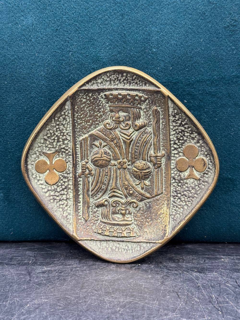 Rares petits vide-poche/ lot / Coupelles en bronze signé-es Max Le Verrier (1891-1973) représentant quatre cartes à jouer - Les quatre rois (Pique, cœur, trèfle, carreau) - Circa 1930 - Collection - Décoration – Image 2