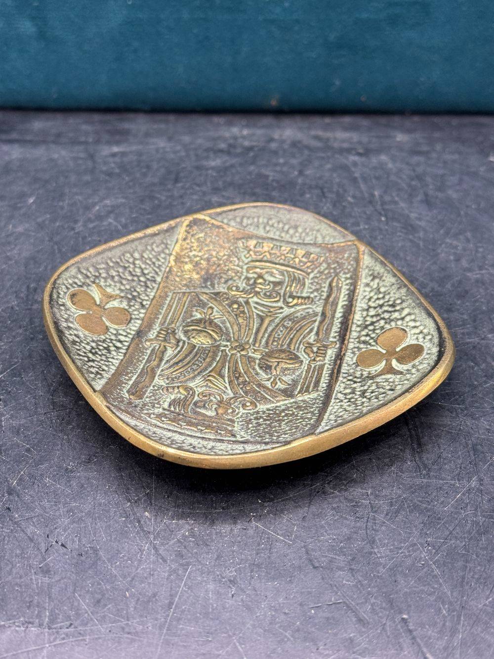 Rares petits vide-poche/ lot / Coupelles en bronze signé-es Max Le Verrier (1891-1973) représentant quatre cartes à jouer - Les quatre rois (Pique, cœur, trèfle, carreau) - Circa 1930 - Collection - Décoration – Image 5