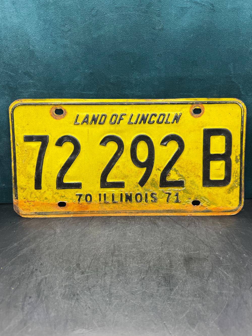 Vraie plaque originale d'immatriculation (en métal et relief) - Vintage des Usa - Etats-Unis - Illinois de 1970/1971 - Jaune - Décoration murale pour garage - Collection – Image 2