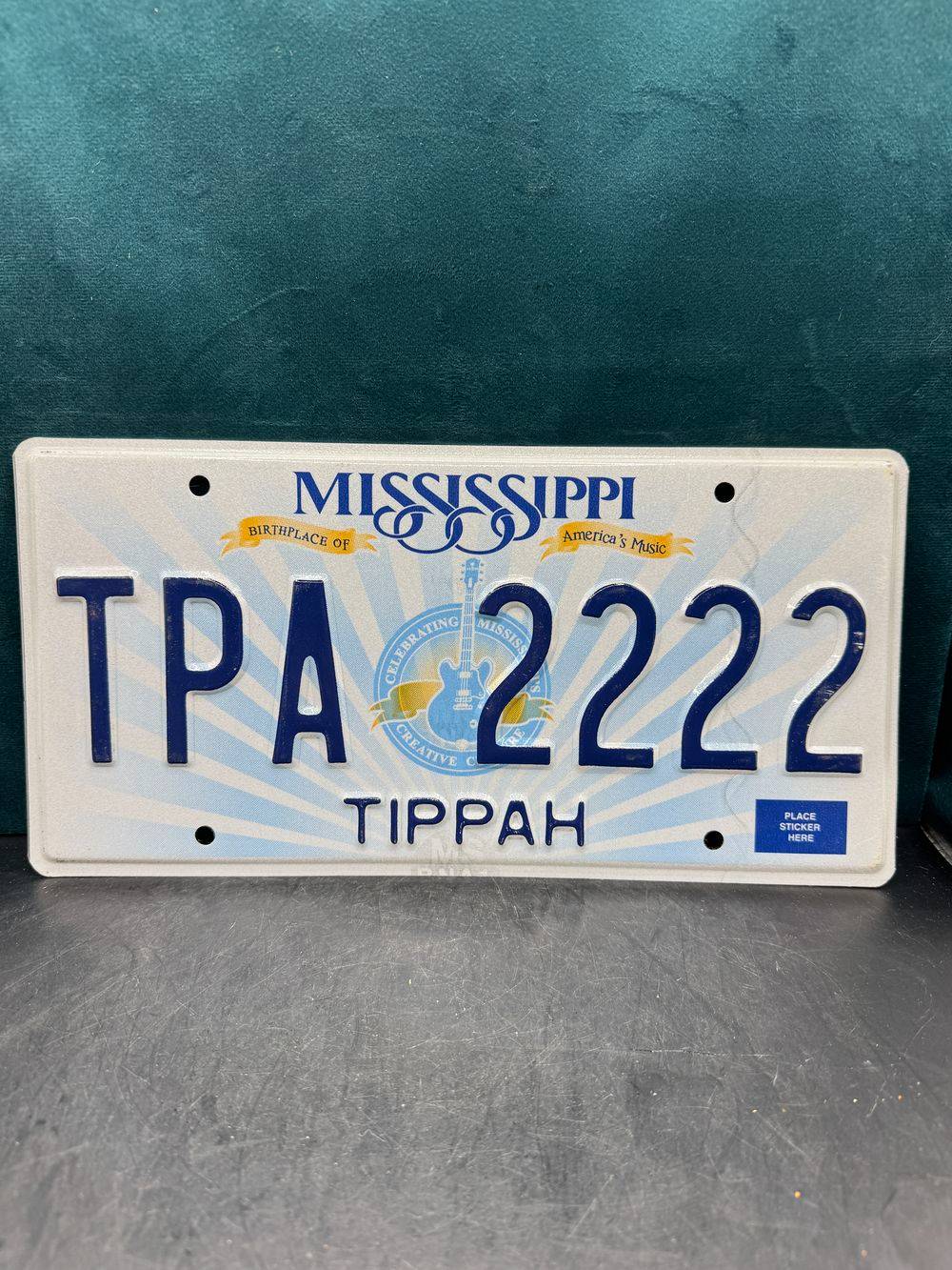 Vraie plaque originale d'immatriculation (en métal et relief) - Usa - Etats-Unis - Etat du Mississippi - Blanche - Décoration murale pour garage - Collection – Image 2
