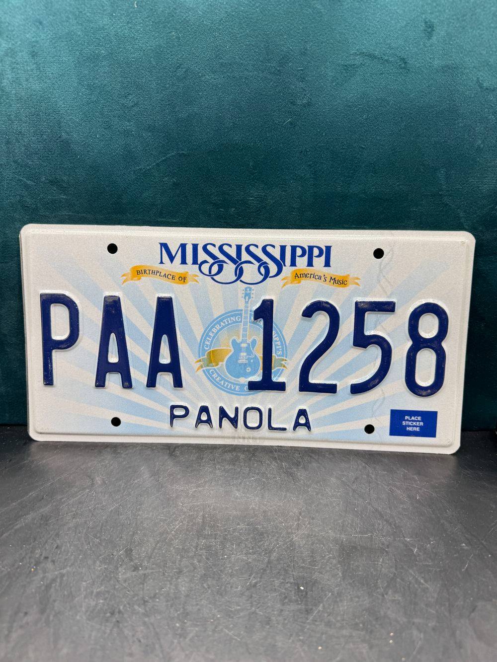 Vraie plaque originale d'immatriculation (en métal et relief) - Usa - Etats-Unis - Etat du Mississippi - Blanche - Décoration murale pour garage - Collection – Image 2
