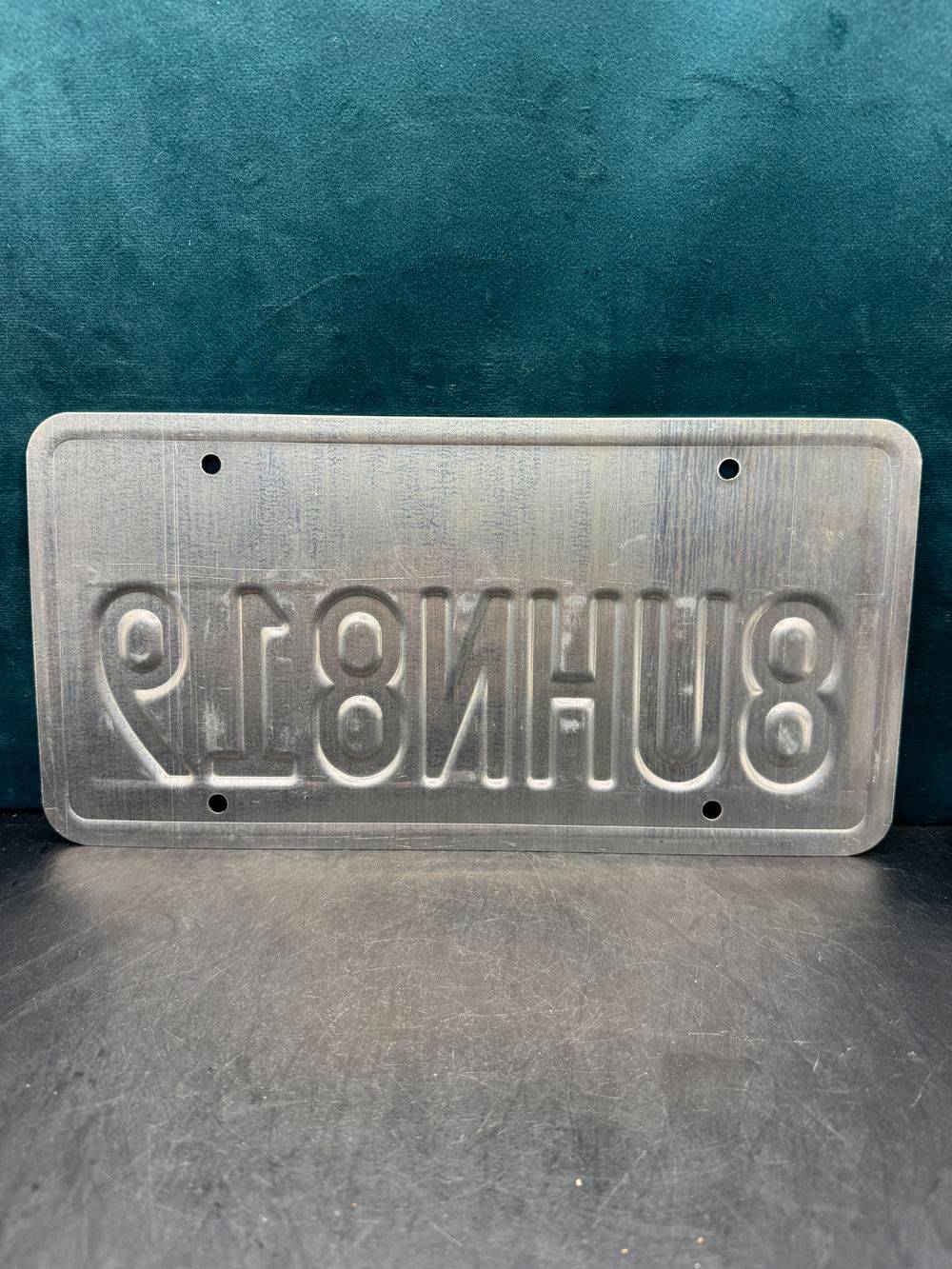 Vraie plaque originale d'immatriculation (en métal et relief) - Usa - Etats-Unis - Etat de Californie - Blanche - Décoration murale pour garage - Collection – Image 3