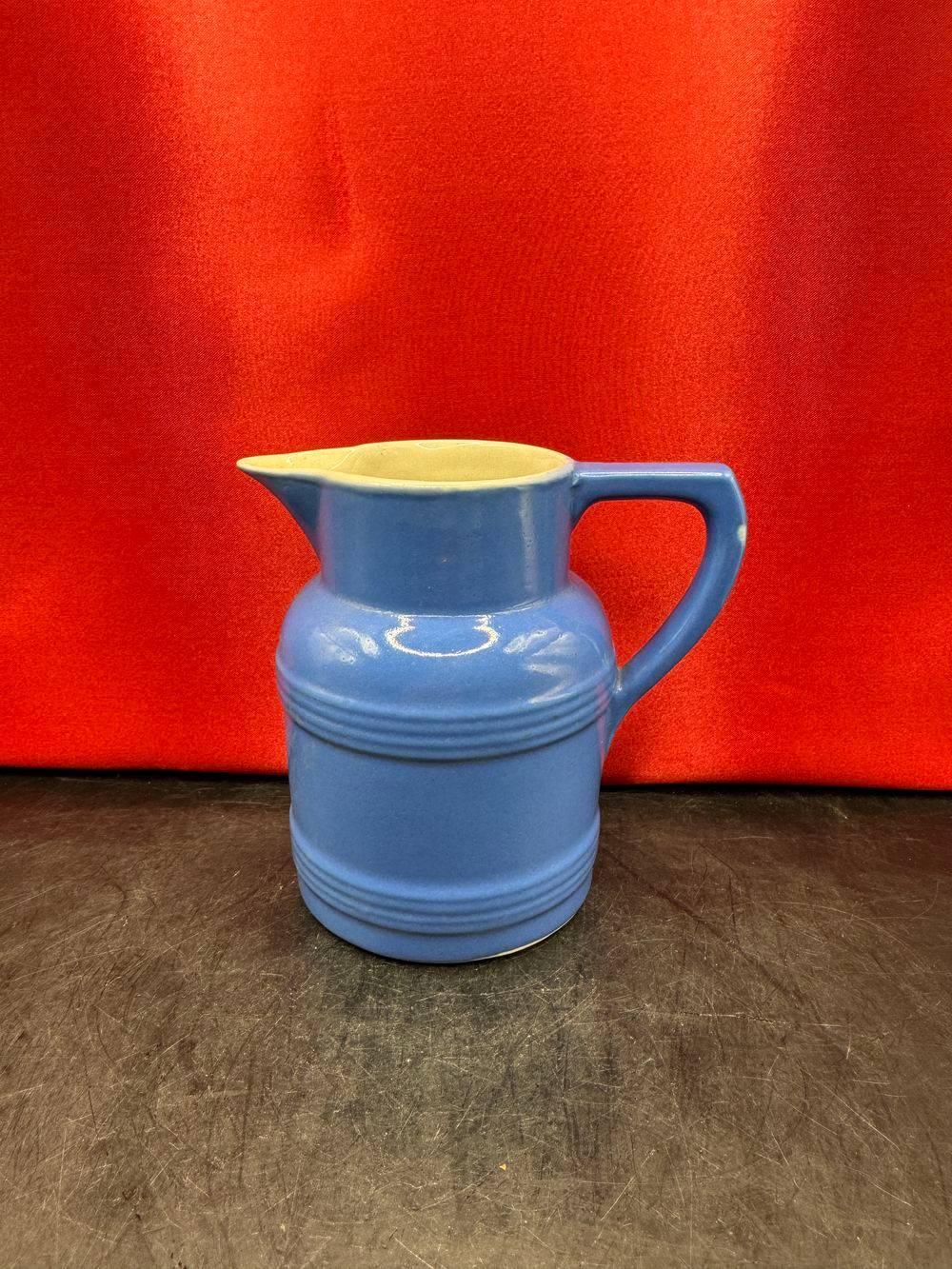 Joli petit Pichet en céramique bleue datant des années 50 - Numéroté - Collection - Décoration – Image 4