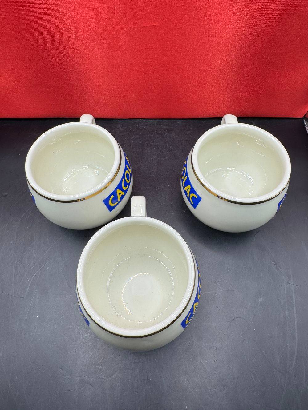 Trois anciennes tasses publicitaires à chocolat chaud - Cacolac - Porcelaine de Chauvigny avec le tour en dorure - Circa 1970 - Volume ~1.5 dl - Décoration - Collection – Image 5