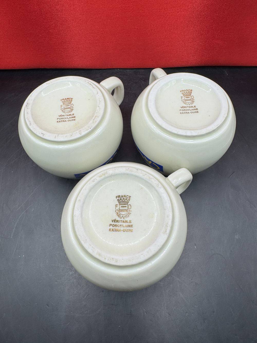 Trois anciennes tasses publicitaires à chocolat chaud - Cacolac - Porcelaine de Chauvigny avec le tour en dorure - Circa 1970 - Volume ~1.5 dl - Décoration - Collection – Image 6