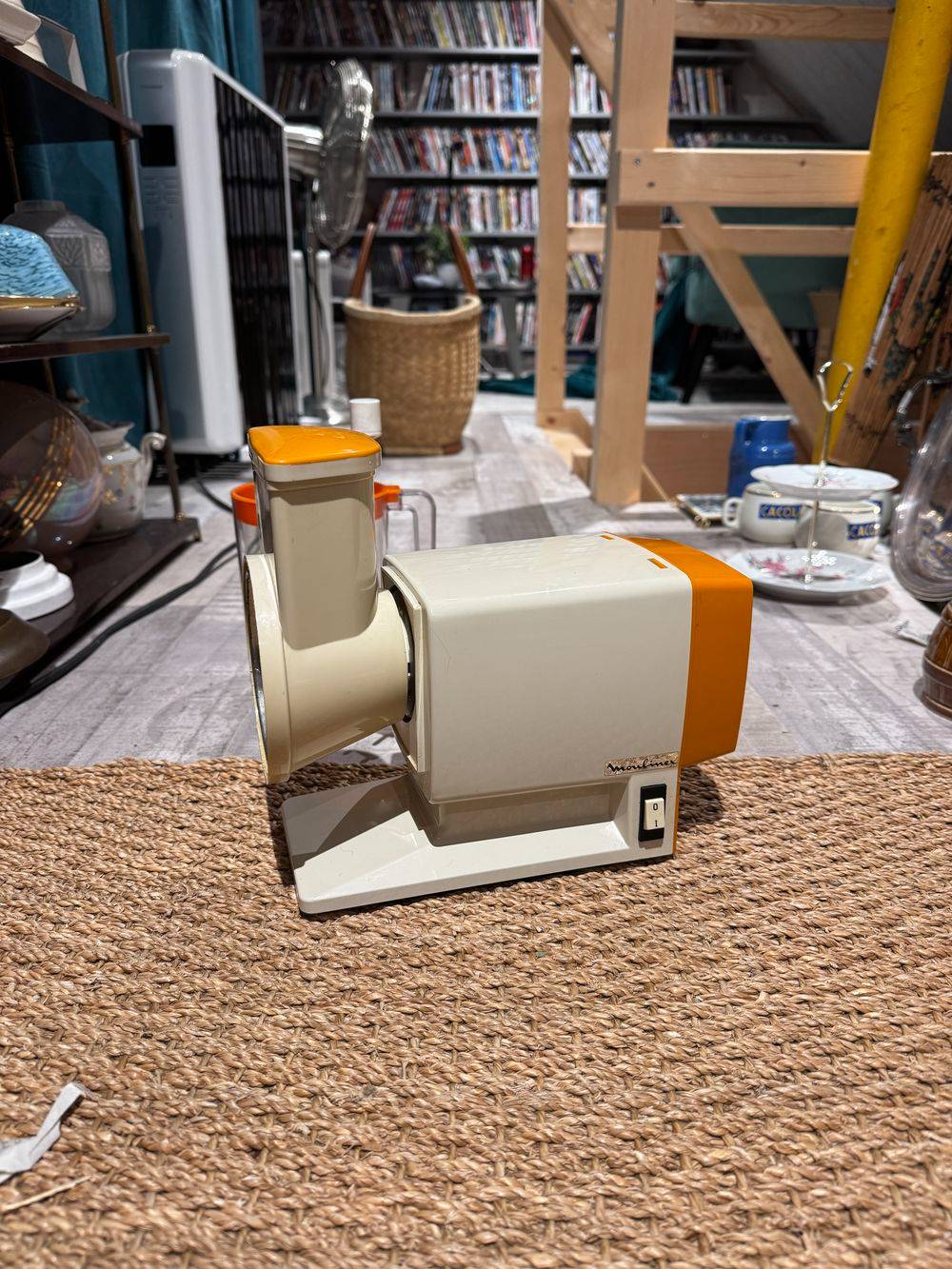 Ancien Robot multifonction Moulinex Jeannette (1) avec râpes à légumes - Orange - Vintage des années 70 - Fonctionne parfaitement - Décoration - Collection – Image 2