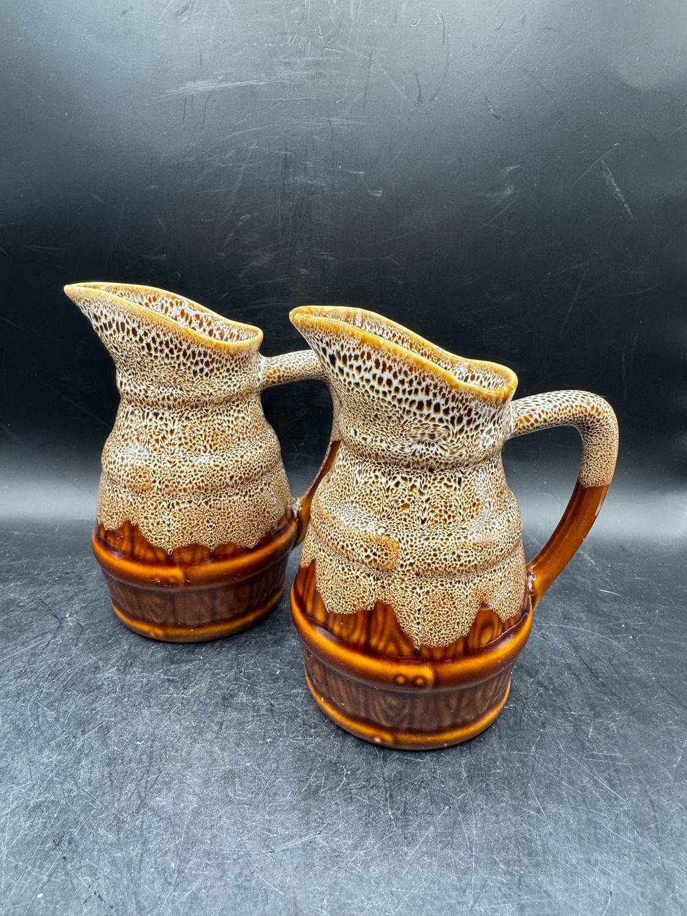 Ensemble / Lot de deux anciens Pichets en grès flammé - 1/4 de litre - En forme de petit tonneau - Revol Circa 1970 - Décoration bar bistrot - Collection - Vintage – Image 2