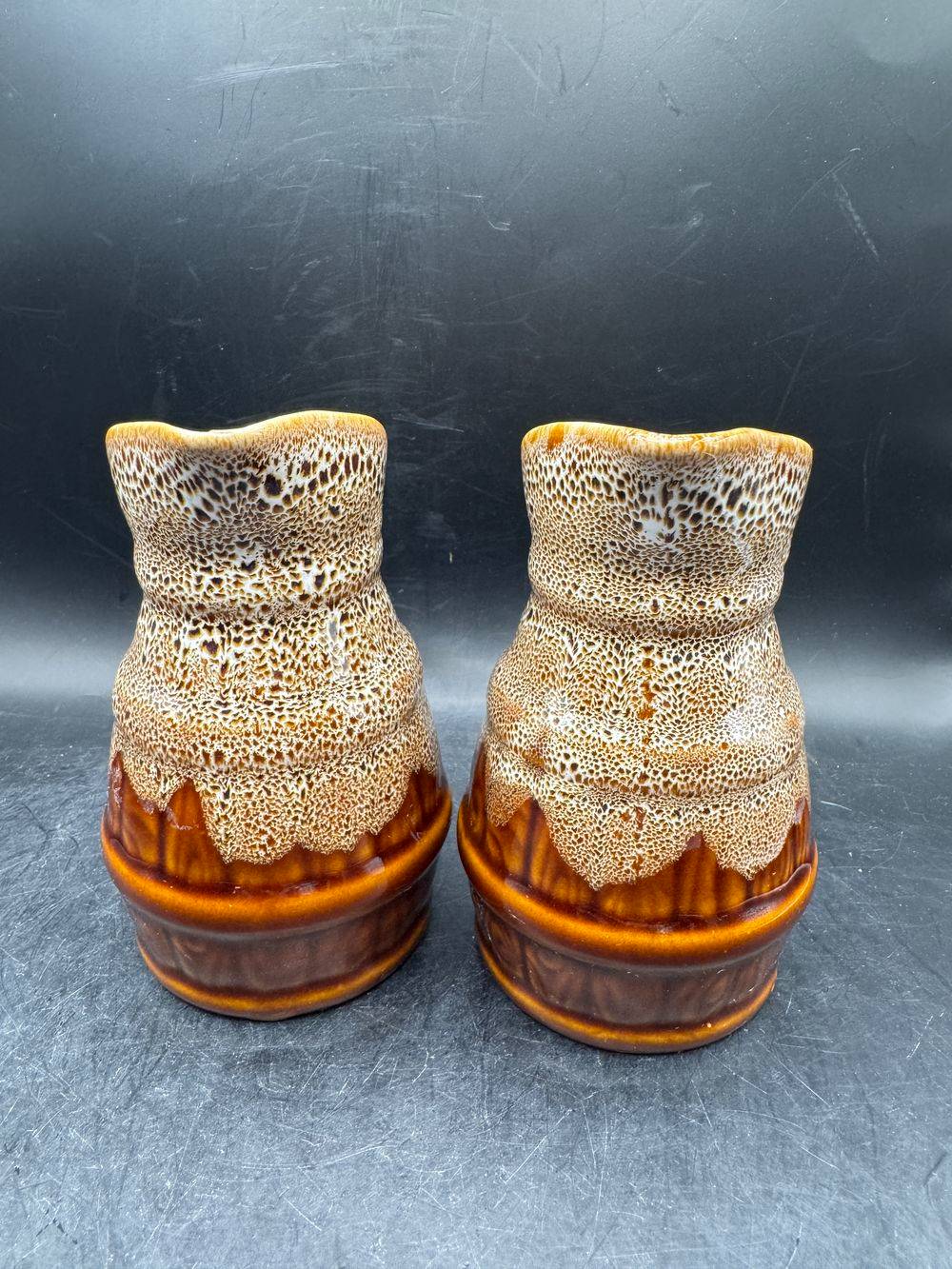 Ensemble / Lot de deux anciens Pichets en grès flammé - 1/4 de litre - En forme de petit tonneau - Revol Circa 1970 - Décoration bar bistrot - Collection - Vintage – Image 5