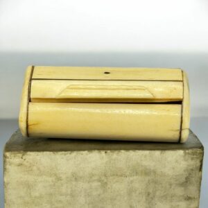 Ancienne Tabatière/Boite à priser en os du 19ème siècle - Faite à la main - Charnière en métal - Avec un mot d'époque - Collection - Décoration