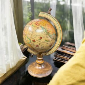 Petit globe terrestre/mappemonde des années 60 - Une reproduction des originaux du XVIème siècle ou tout était encore à l'époque, à découvrir - Collection - Décoration - Vintage