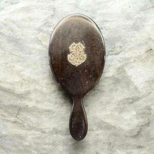 Ancien beau miroir à main - Ovale - En ébène et argent datant de la fin 19ème - Style Victorien - Initiales en argent - Collection - Décoration