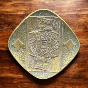 Rare petit vide-poche / Coupelle en bronze signé-e Max Le Verrier (1891-1973) représentant une carte à jouer - Le Roi de carreau - Circa 1930 - Collection - Décoration