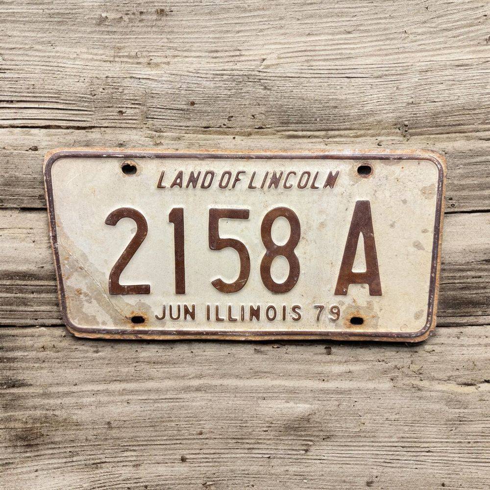 Vraie plaque originale d'immatriculation (en métal et relief) - Vintage des Usa - Etats-Unis - Etat de l'Illinois - 1979 - Blanche et marron - Décoration murale pour garage - Collection