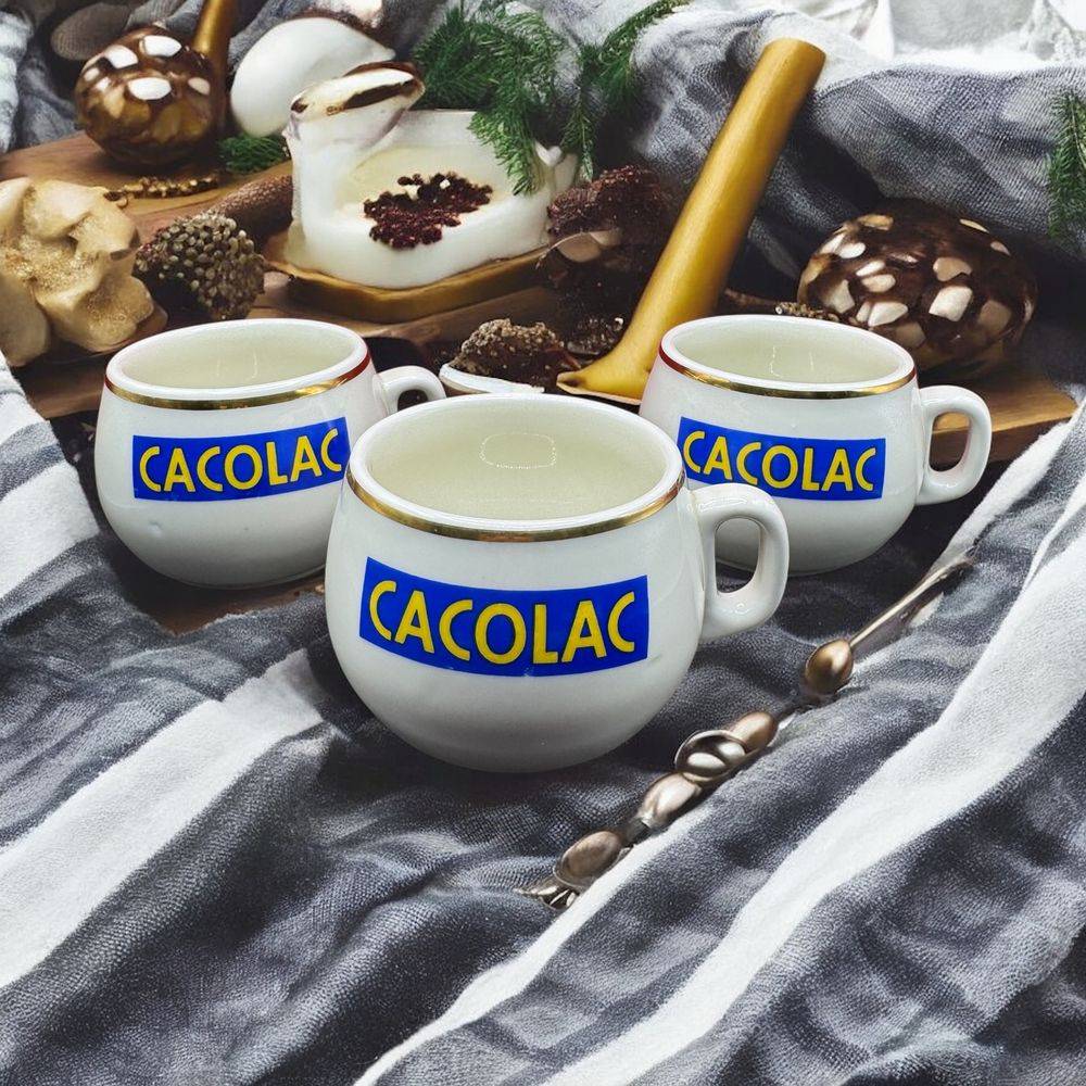 Trois anciennes tasses publicitaires à chocolat chaud - Cacolac - Porcelaine de Chauvigny avec le tour en dorure - Circa 1970 - Volume ~1.5 dl - Décoration - Collection
