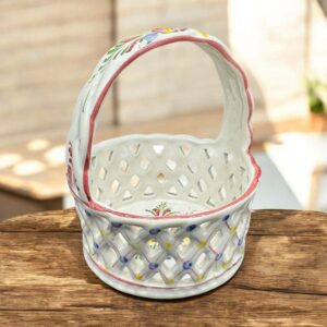 Ancienne corbeille/panier en faïence ajourée et décorée à la main - Signée - Décoration - Collection