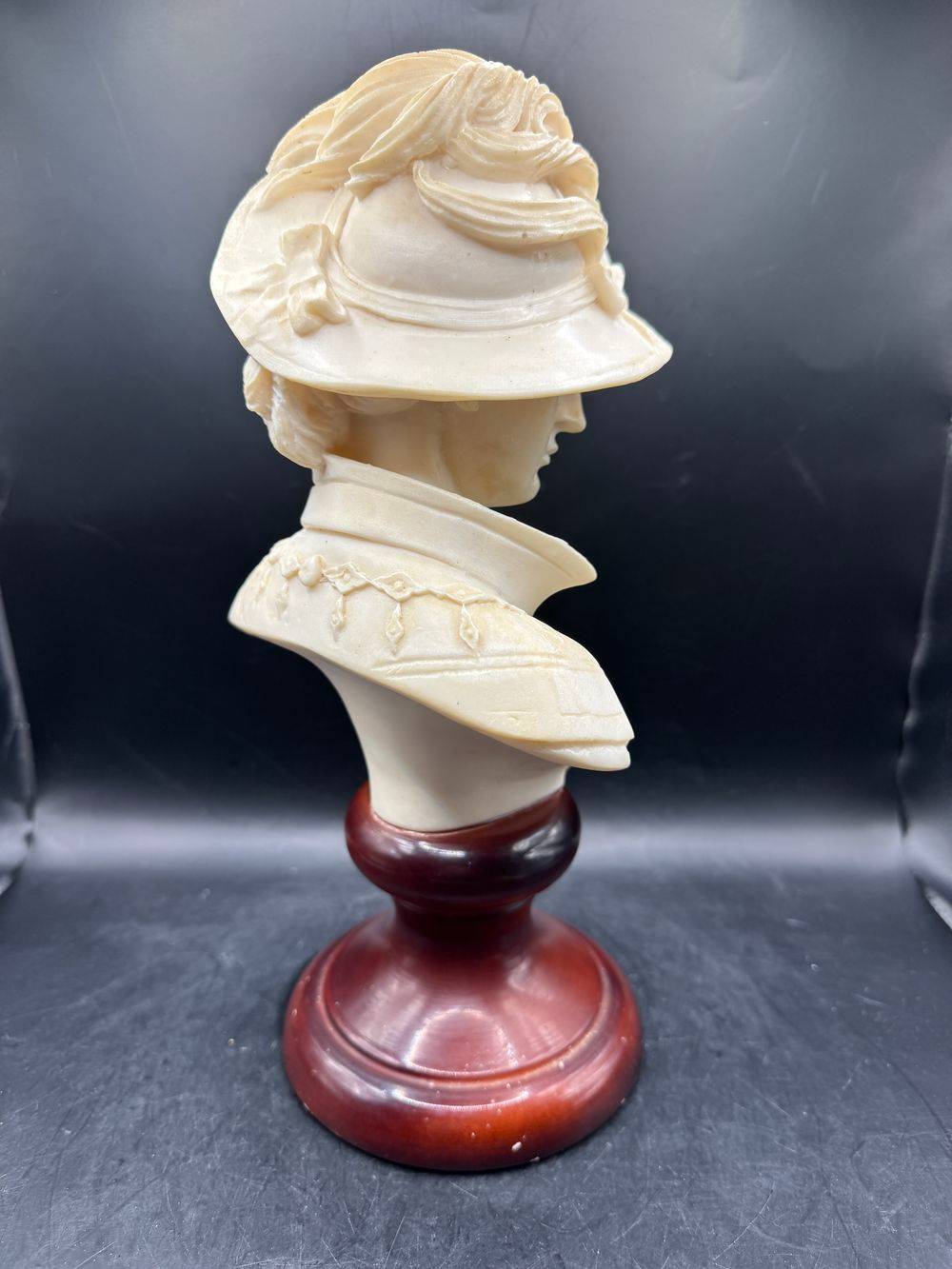 Ancien buste en Albâtre " Femme élégante au chapeau " sur son Socle en pierre dure - Collection - Décoration - Vintage – Image 4