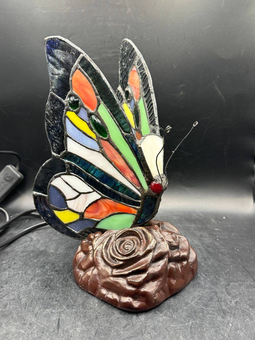 Jolie lampe d’ambiance ou de chevet - En vitraux et en forme de papillon - Vintage dans le style Tiffany - Décoration - Collection – Image 2