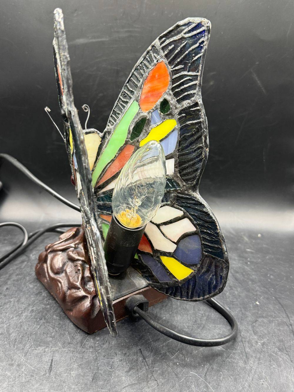 Jolie lampe d’ambiance ou de chevet - En vitraux et en forme de papillon - Vintage dans le style Tiffany - Décoration - Collection – Image 5
