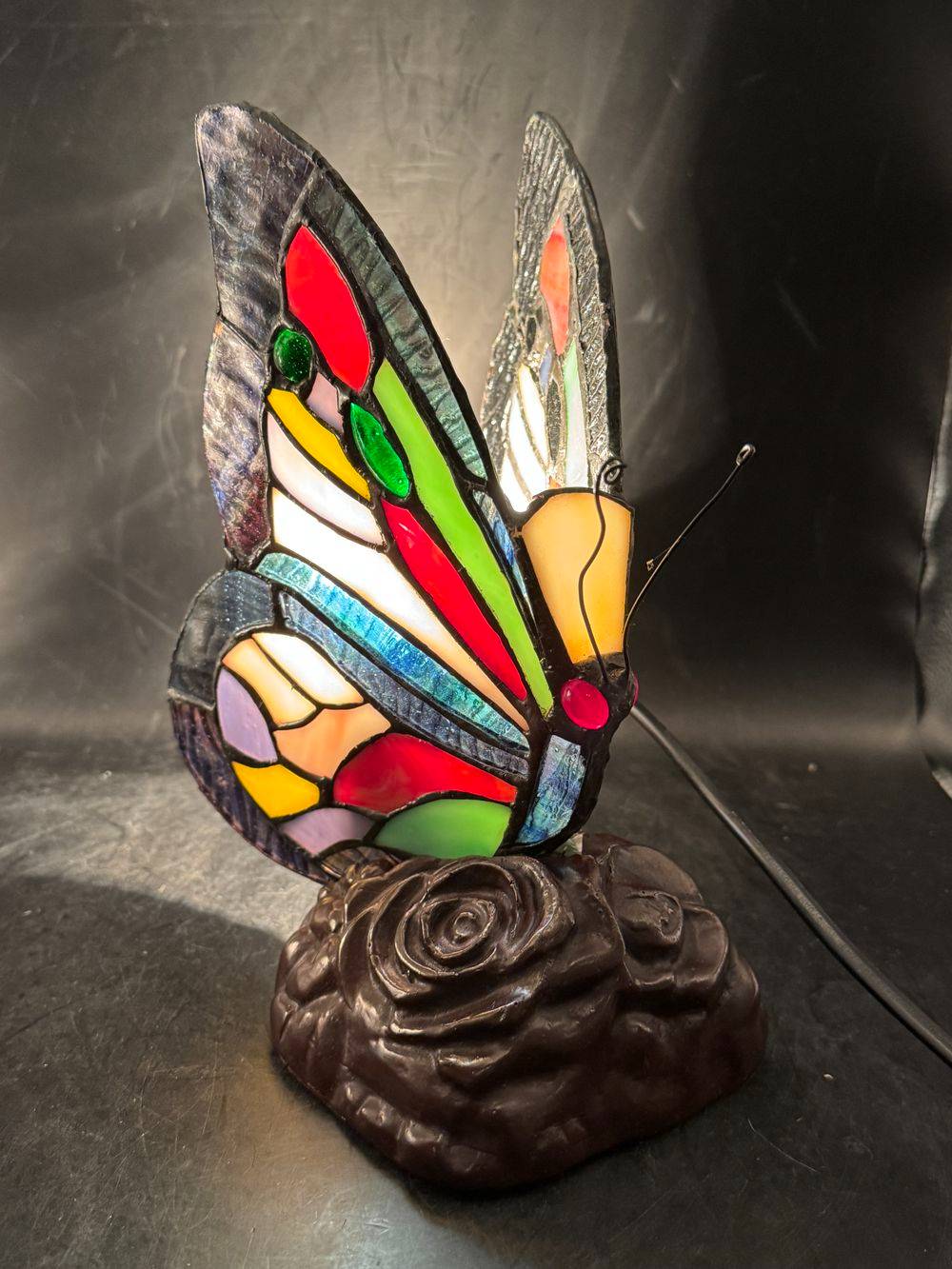 Jolie lampe d’ambiance ou de chevet - En vitraux et en forme de papillon - Vintage dans le style Tiffany - Décoration - Collection – Image 7